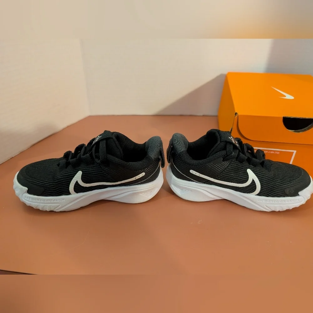 Nike Star Runner 4 NN (TD) in Size 8C Black/White (Toddler Boy)